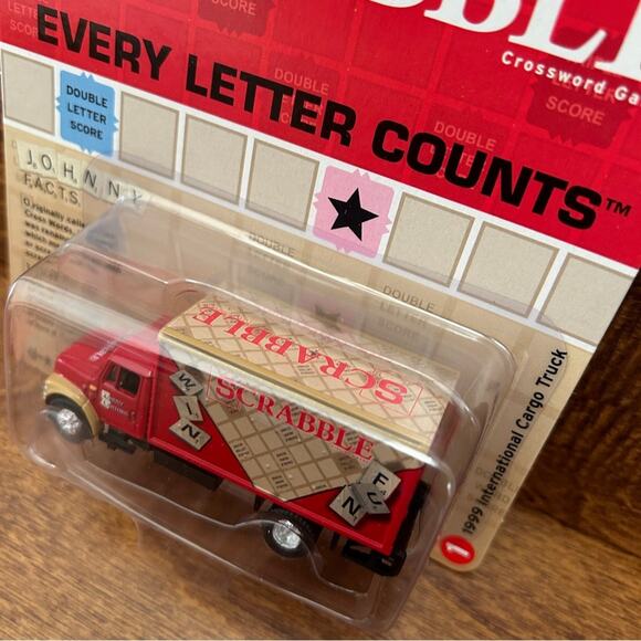 JOHNNY LIGHTNING Scrabble 1999 International Cargo Truck - Picture 3 of 4